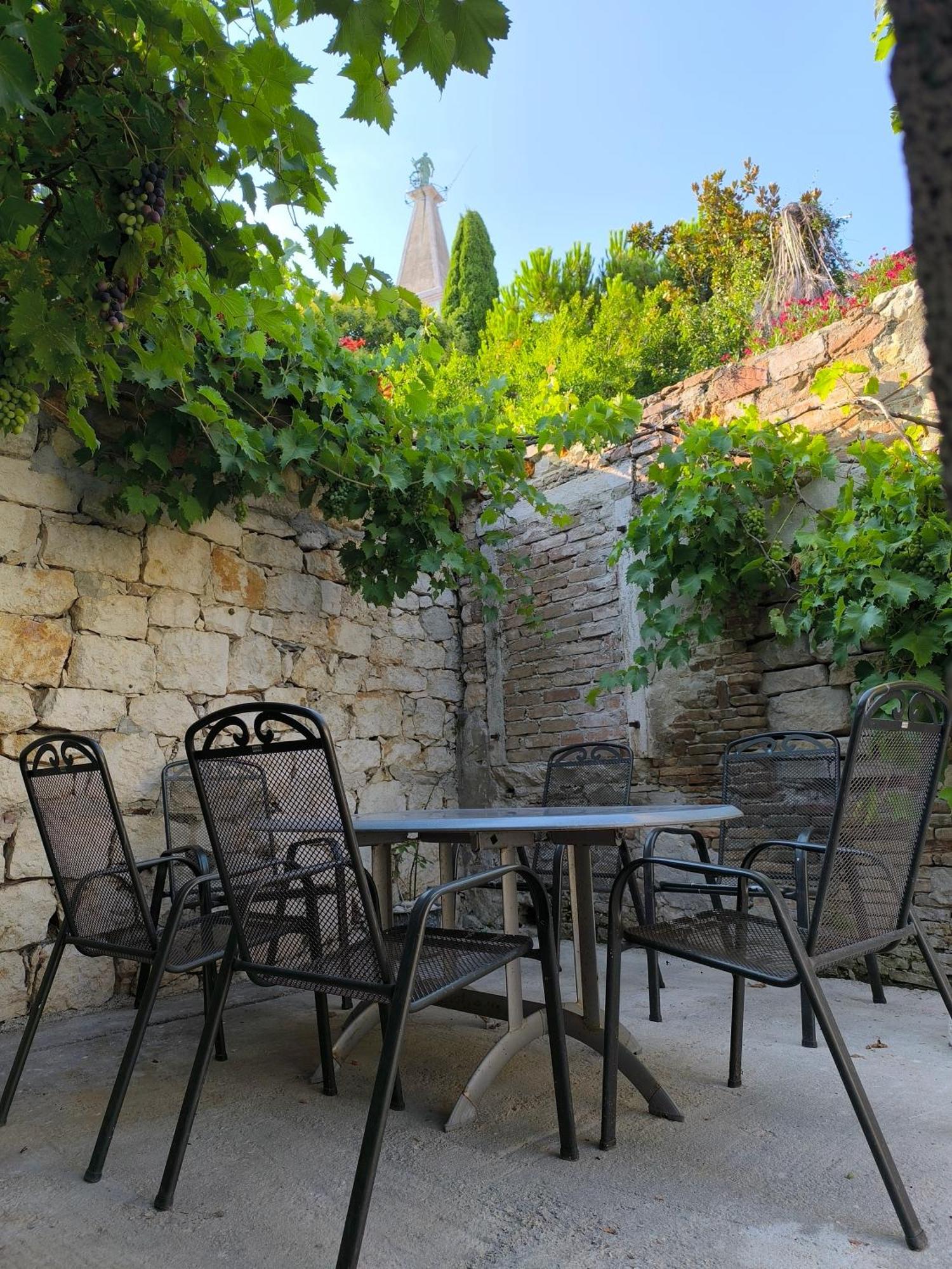 ロヴィニCasa Di Marko 105 M2 Gardenアパートメント エクステリア 写真